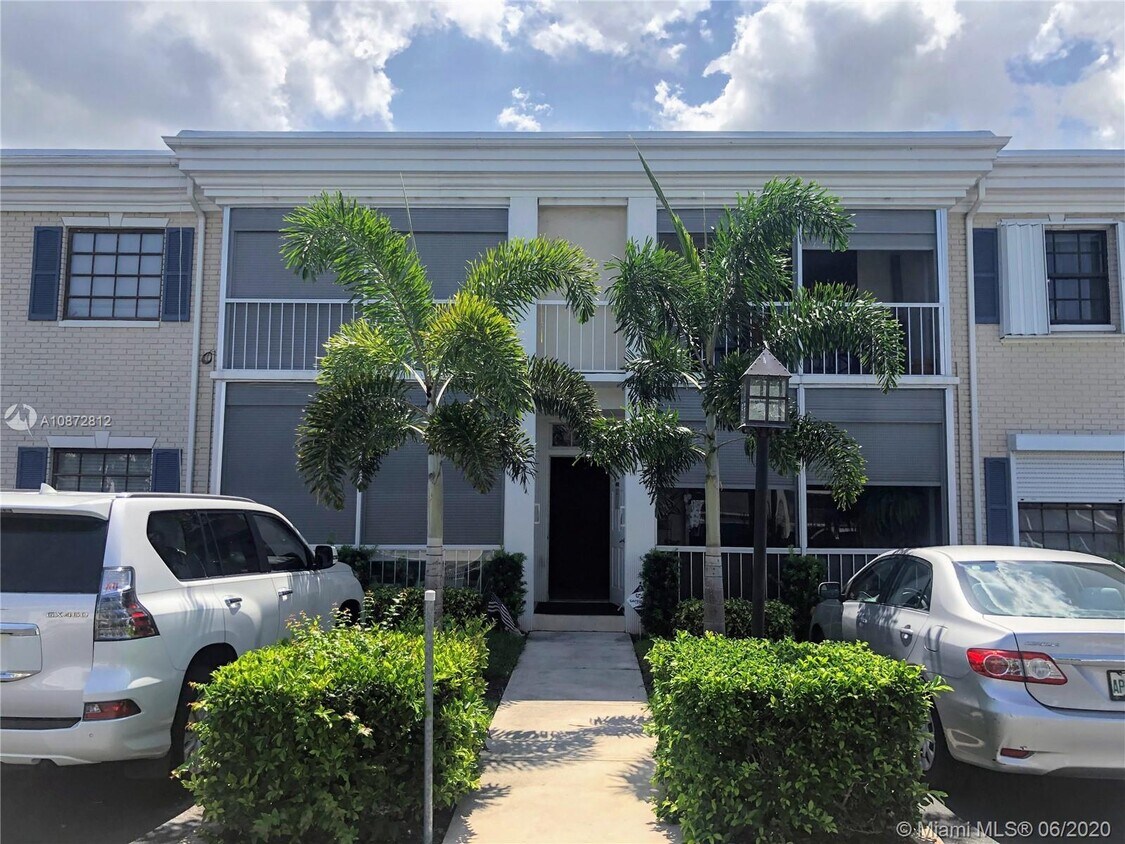 Primary Photo - 130 Cypress Club Dr