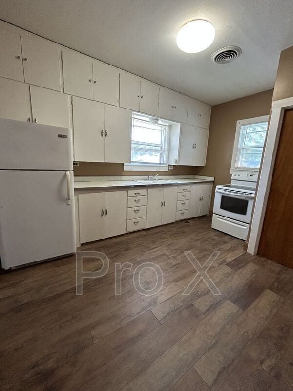 Building Photo - 109 W Lindburg St