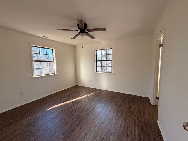 Foto del edificio - Welcome to this charming 4-bedroom, 2-bathroom home located in the scenic outskirts of Dover, AR.