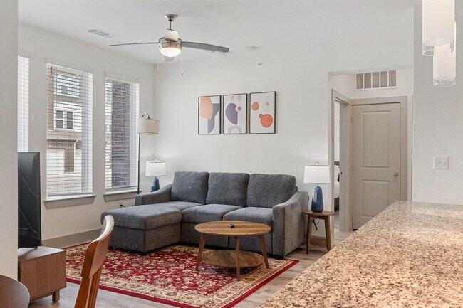 Foto del edificio - 12100 1/2 Ferrystone Glen Drive-SI ID1240328P