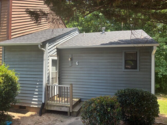 Building Photo - One bedroom, 1 bath condo in Durham