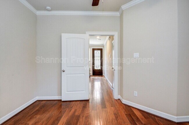 Foto del edificio - 1423 Upland Orchard Dr