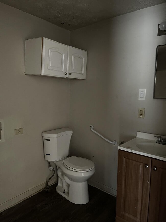 Building Photo - 906 S Kelly St