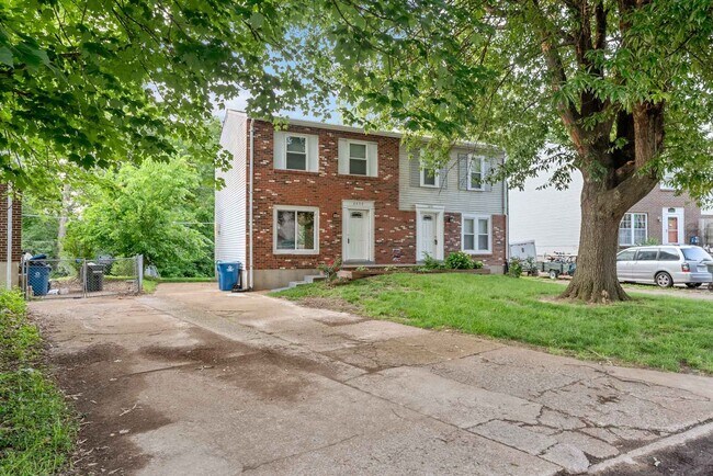 Building Photo - Jackson Dr Duplex