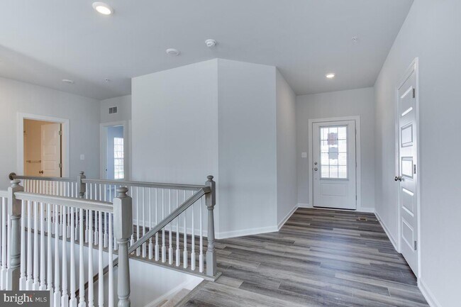 Foto del edificio - 5817 McIntosh Pl