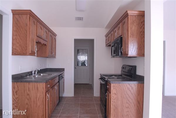 Building Photo - 14315 Oak View Cir