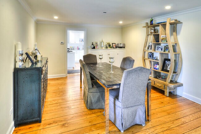Foto del edificio - 645 Shore Acres Dr