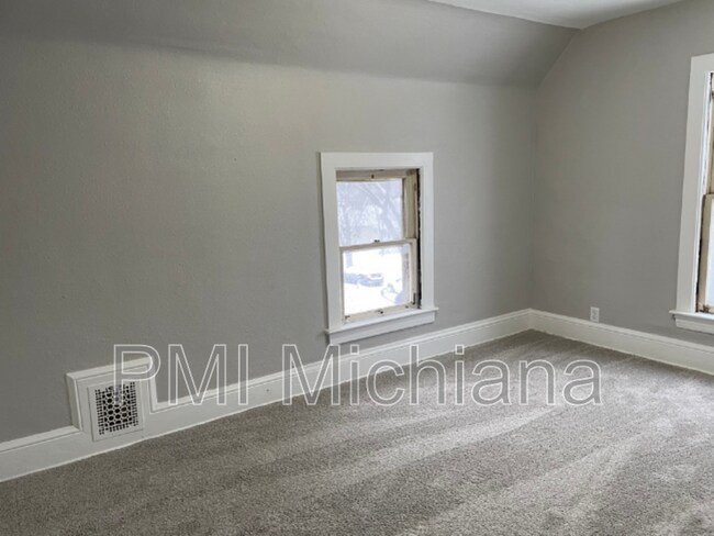 Building Photo - 1020 Emerson Ave