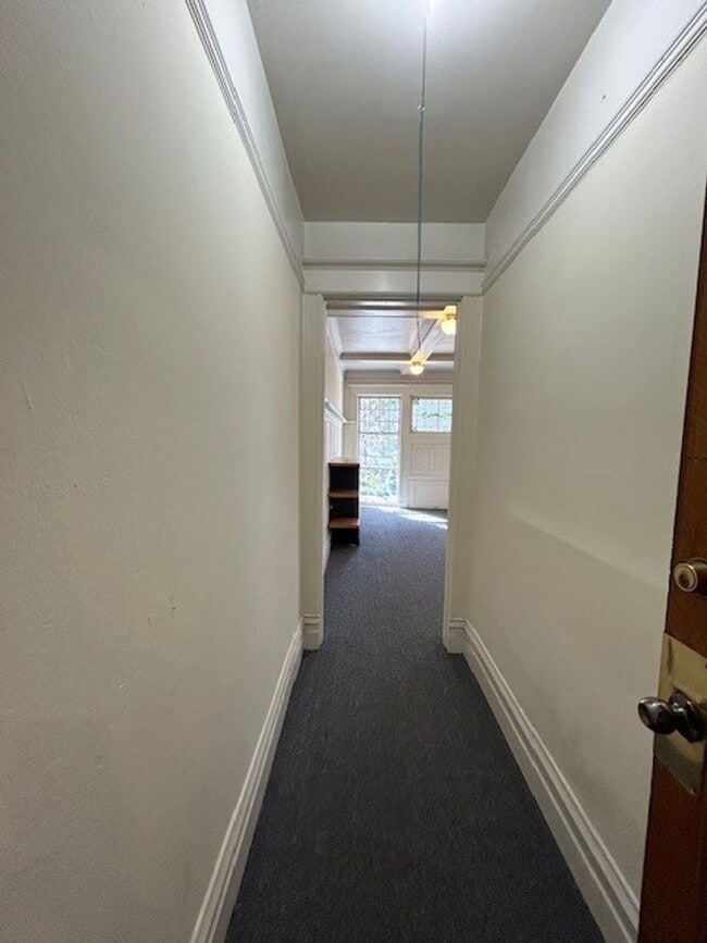 Foto del edificio - Spacious, Studio , One Bath Unit.