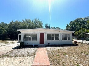 Building Photo - 625 12th Ave W