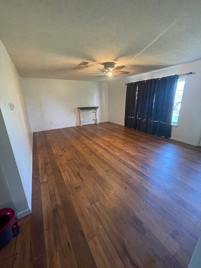 Building Photo - 405 Eagle Gap Ave