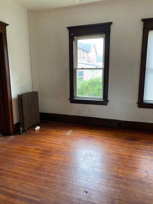 Building Photo - 132 Cherry St