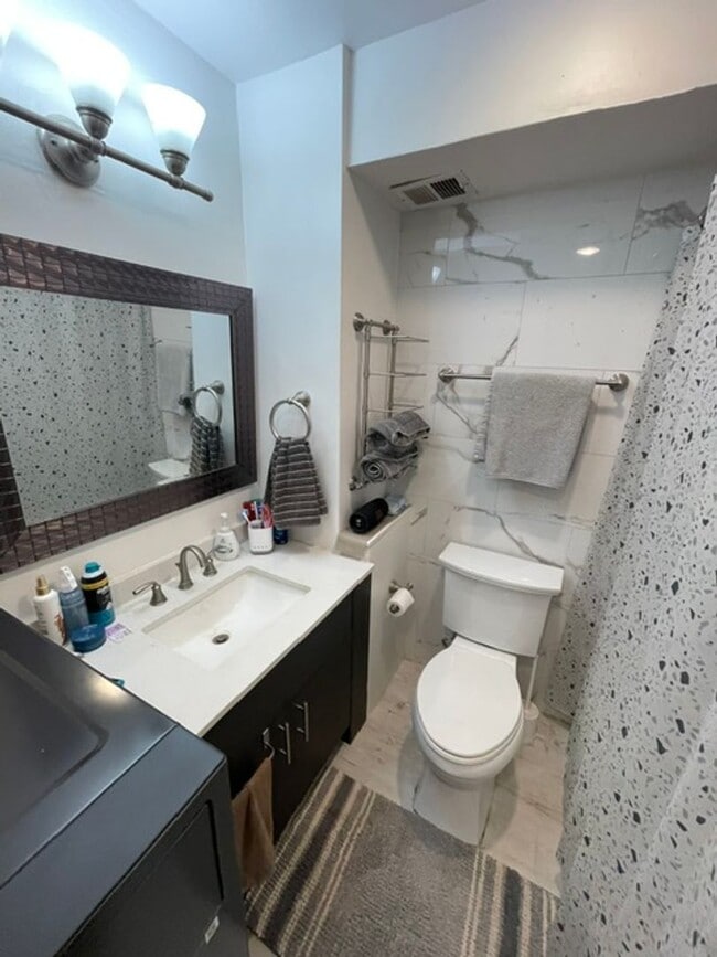 Building Photo - Fresh Waikiki Studio Unfurnished w/ secured parking & incredible amenities !