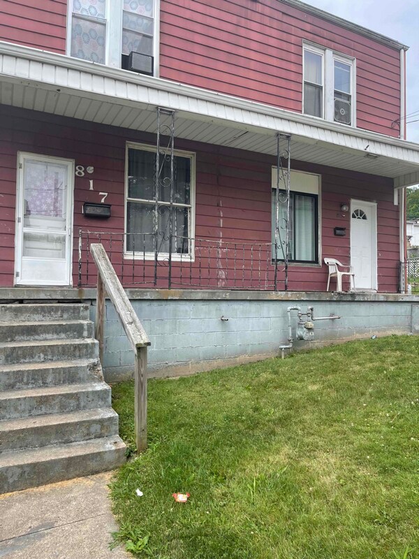 Primary Photo - 817 Hickory St