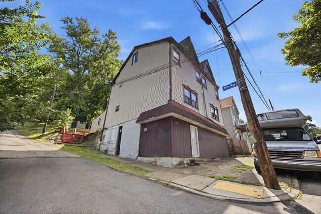Building Photo - 2822 Salisbury St