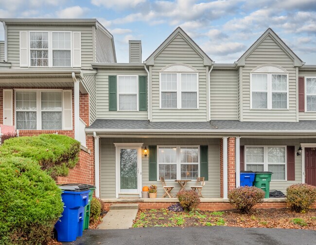 Building Photo - 360 Willow Oak Dr