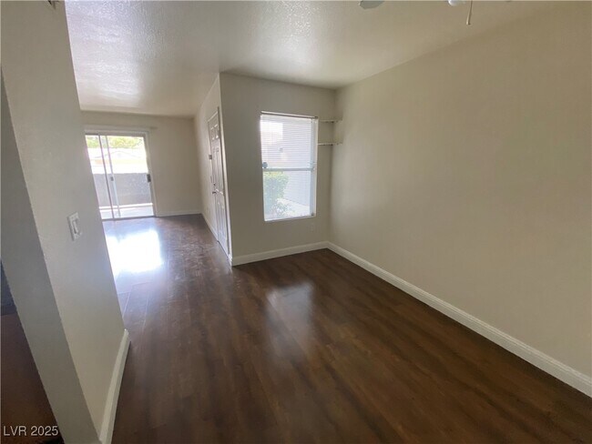 Foto del edificio - 5055 W Hacienda Ave