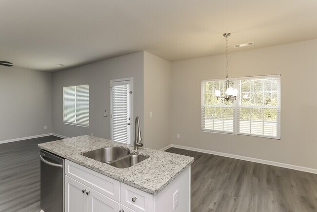 Building Photo - 118 Mineral Springs Ln