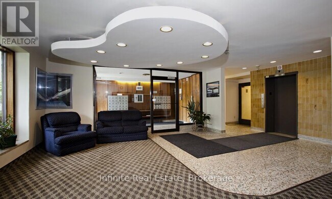 Building Photo - 2 Grandstand Pl