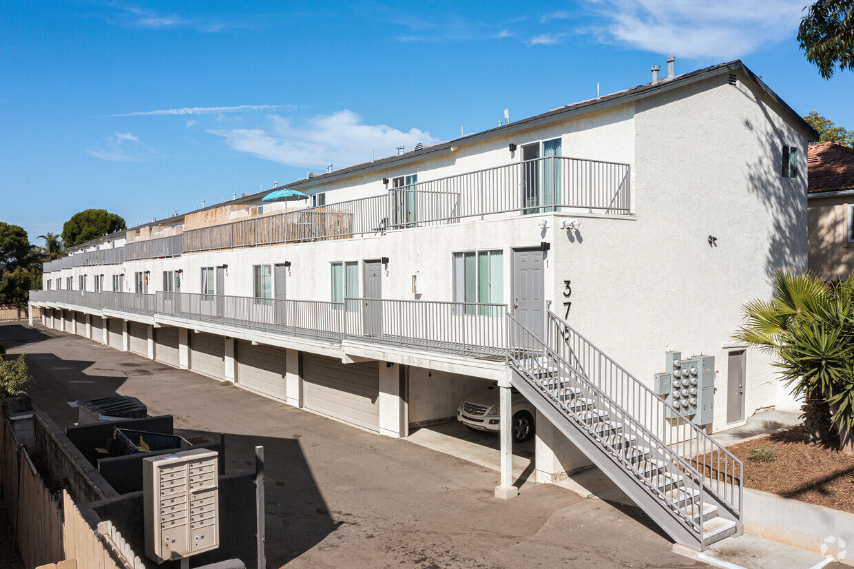 Primary Photo - Moss Street Townhomes