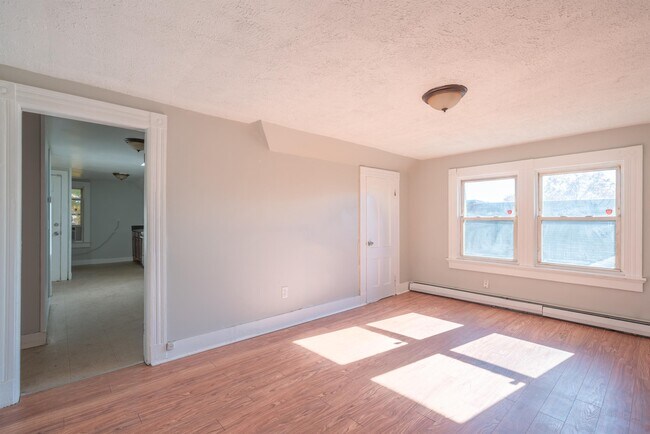 Building Photo - 499 Ferry St