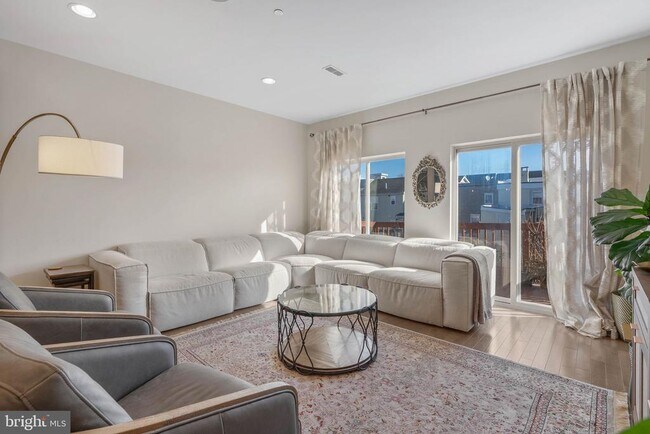 Foto del edificio - 1753 N Marshall St