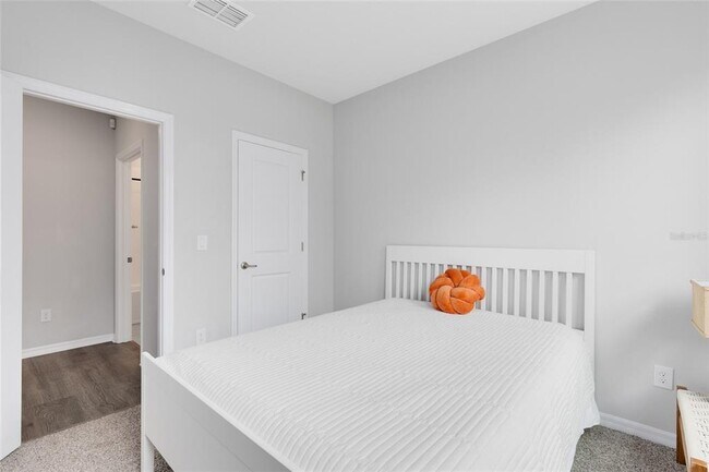 Foto del edificio - 8645 Tavistock Lakes Blvd