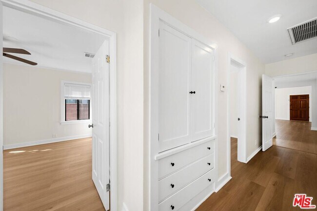 Foto del edificio - 6552 Colgate Ave