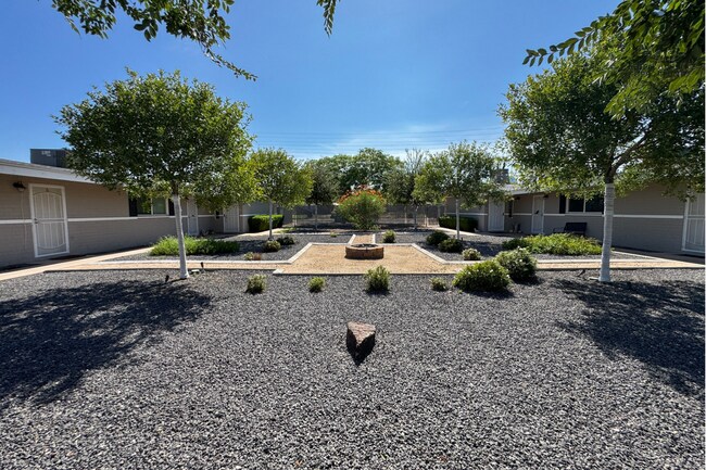 Foto del edificio - 1325 N 48th St