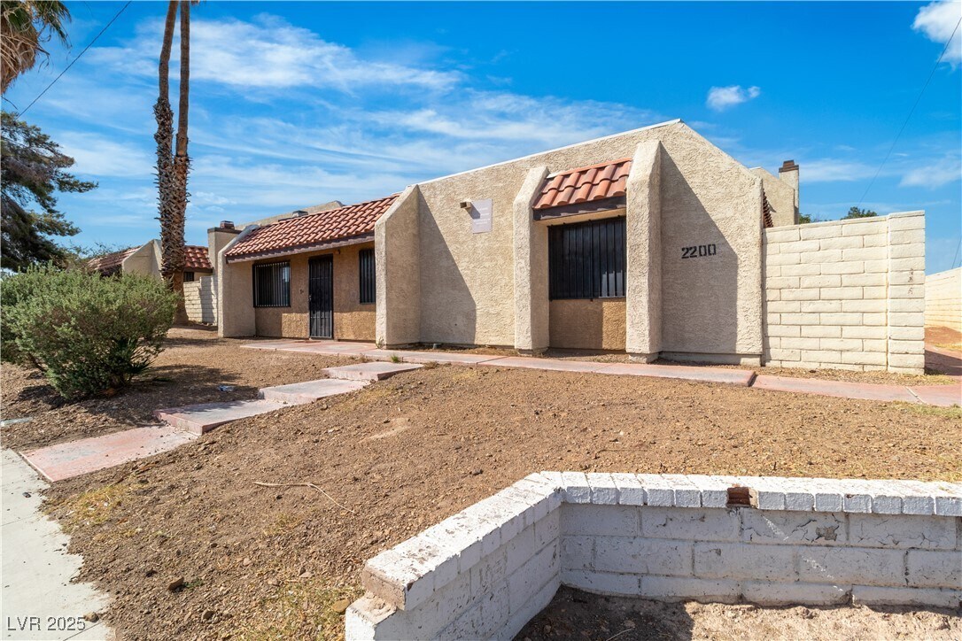 Primary Photo - 2200 Venus Ave