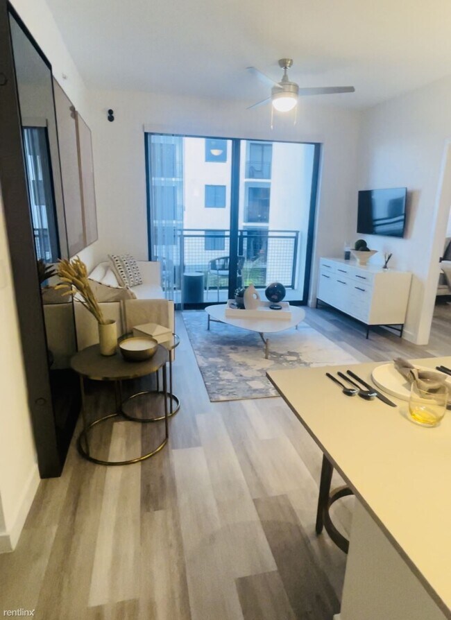 Building Photo - Studio, 1 bath Condo - 715 E 9th St NUEVO ...