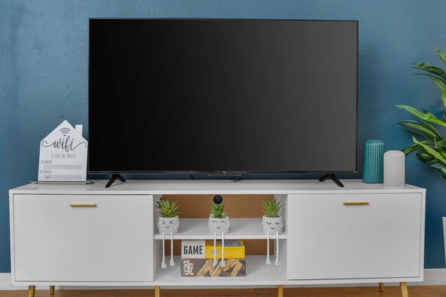 Building Photo - 109 E Broadway Rd