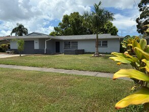 Building Photo - 688 Gershwin Dr
