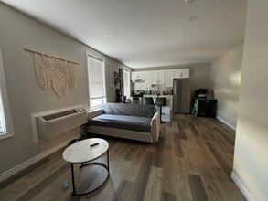 Building Photo - 178 Front St N