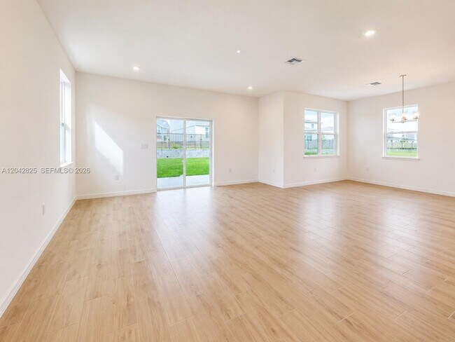 Building Photo - 4458 River Beacon Blvd
