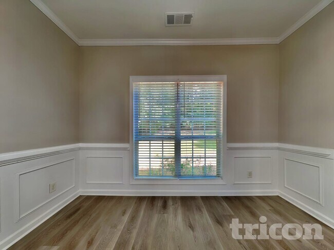 Foto del edificio - 1219 Falls Creek Ct