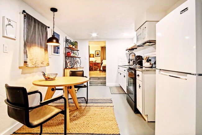Building Photo - 2500 Cashion Pl