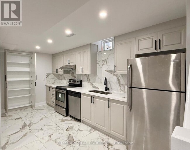 Building Photo - 5582 Meadowcrest Ave