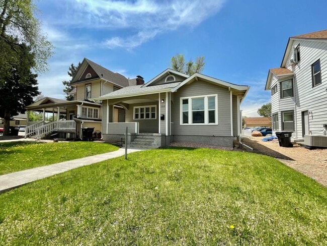 Building Photo - Move-In Special! Half Off First Month’s Rent!