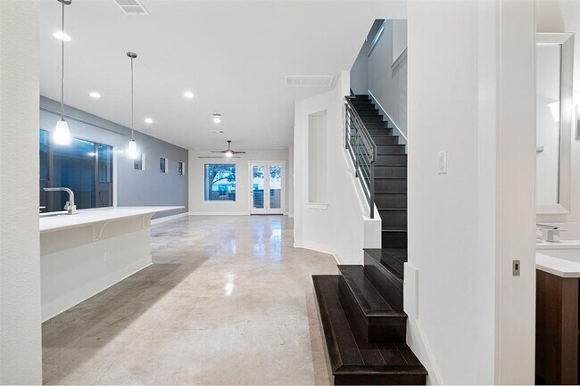 Foto del edificio - 904 Freewater Ln