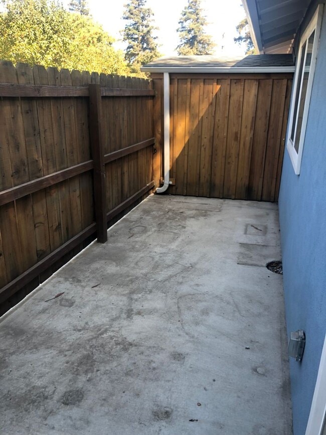 Building Photo - 2512 Standiford Ave