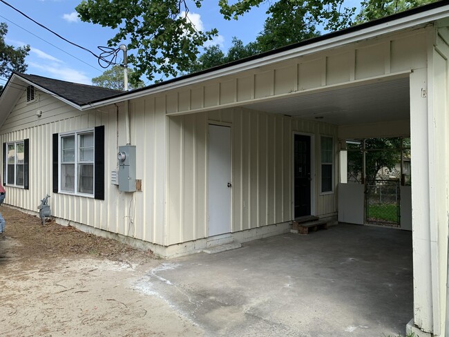 Building Photo - 504 Karen Dr
