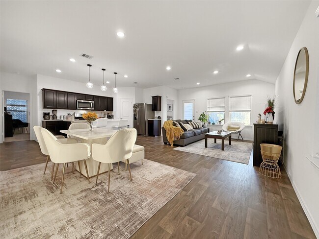 Foto del edificio - 5111 Ternberry Frst Ln