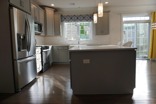 Building Photo - 56 Moorland Dr