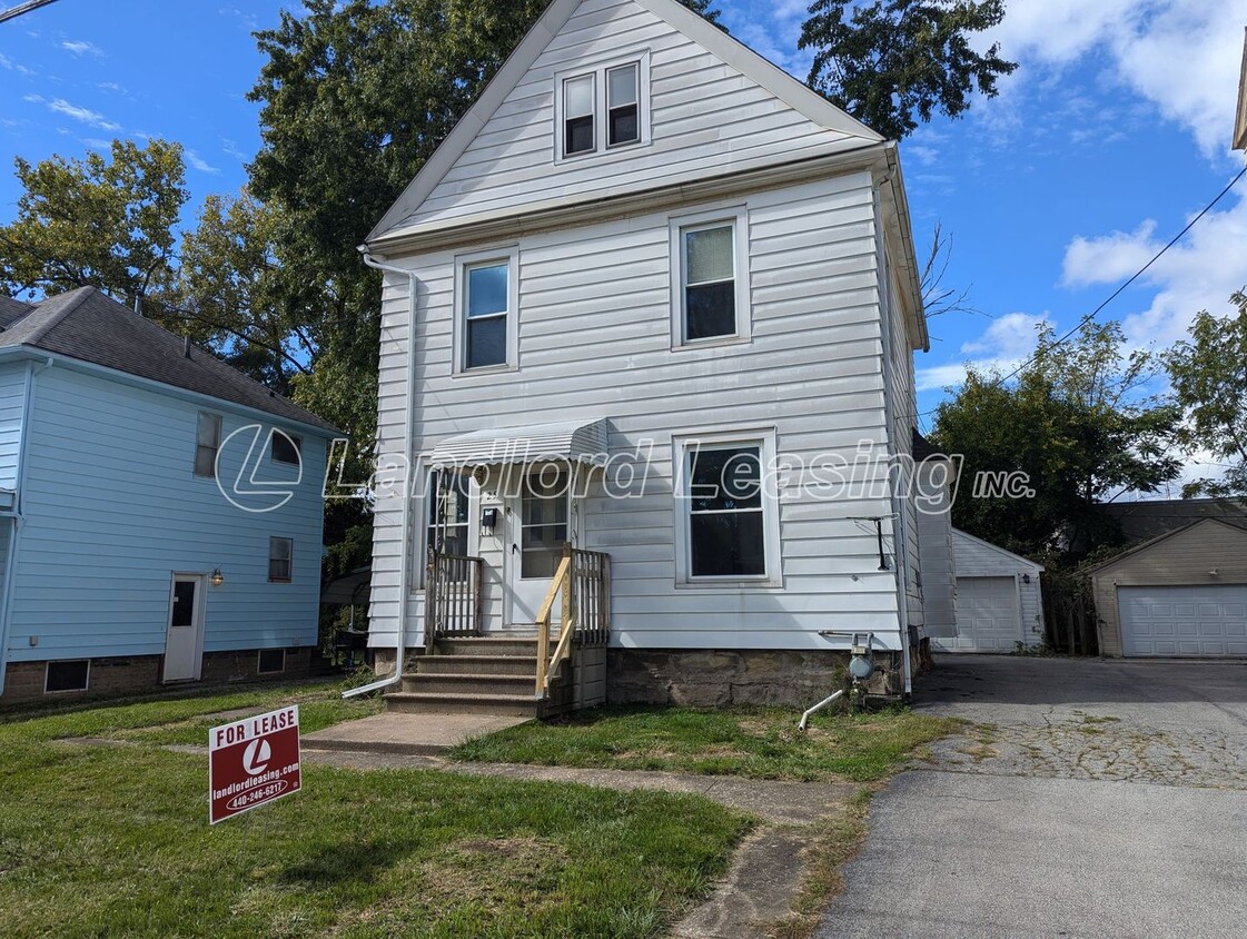 Primary Photo - Spacious Elyria Colonial with Modern Updat...