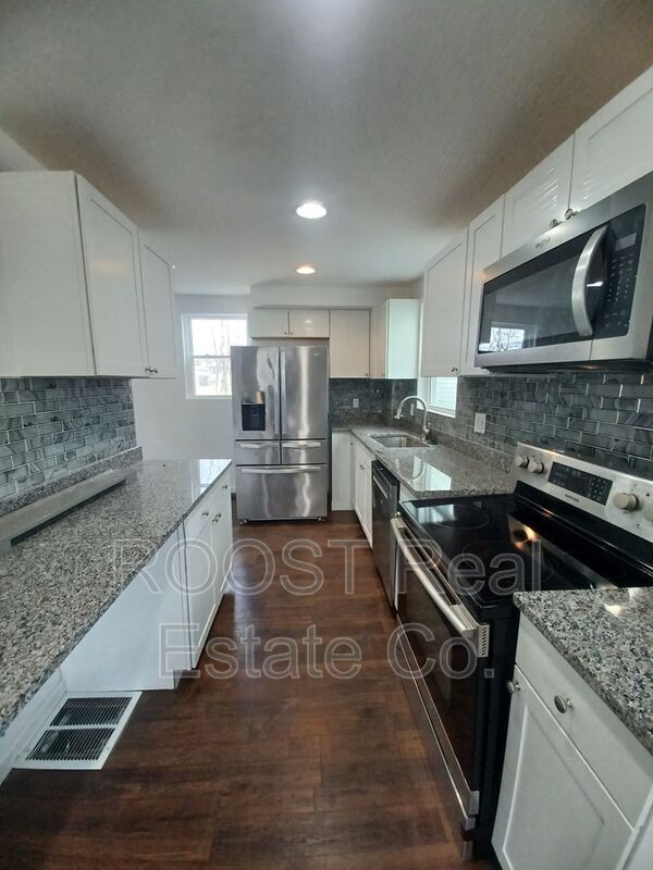 Building Photo - 724 Seymour Ave