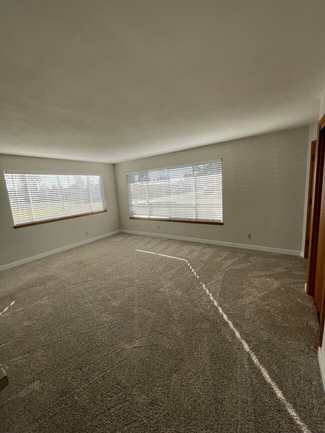 Building Photo - 2002 King St