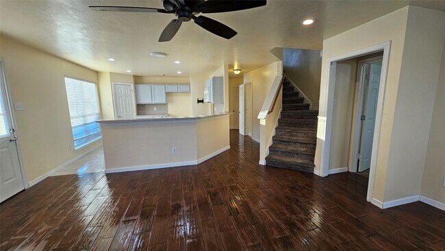 Building Photo - 2320 Shady Pine Dr