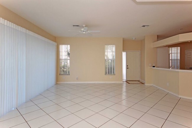 Foto del edificio - 3260 W Crown Pointe Blvd