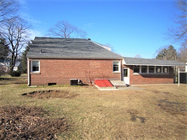 Building Photo - 22 Watson Ave
